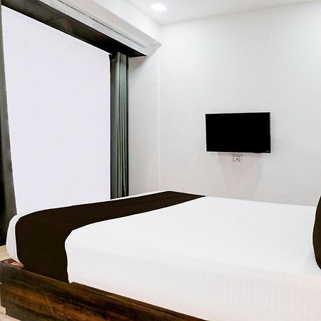 Super Hotel O Vip Road Formerly Hotel Lotus Σουράτ Εξωτερικό φωτογραφία