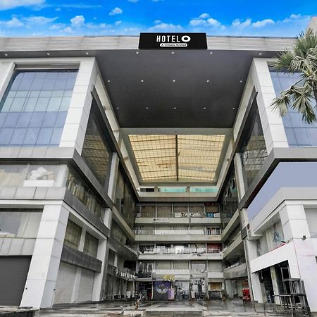 Super Hotel O Vip Road Formerly Hotel Lotus Σουράτ Εξωτερικό φωτογραφία