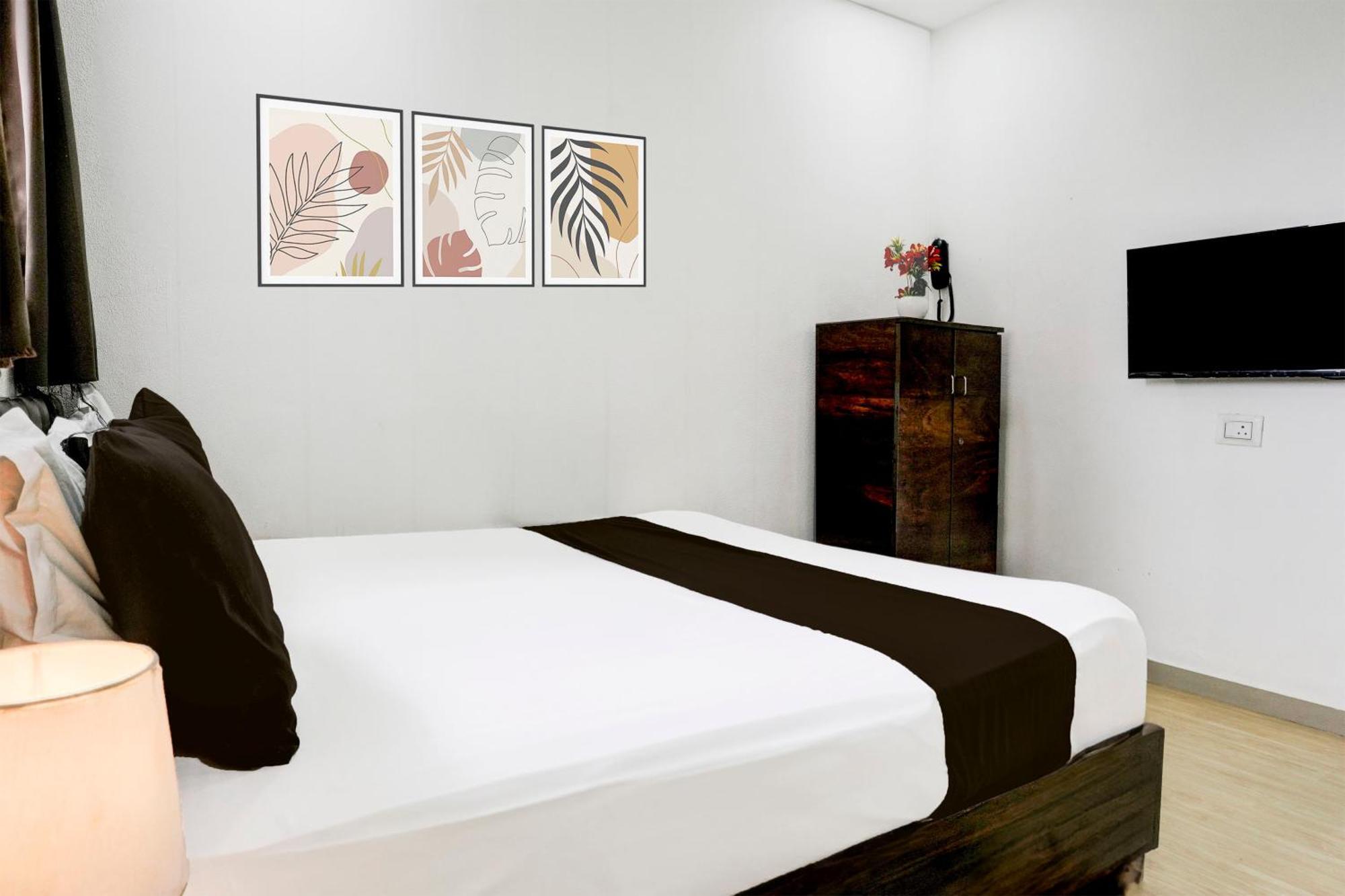 Super Hotel O Vip Road Formerly Hotel Lotus Σουράτ Εξωτερικό φωτογραφία