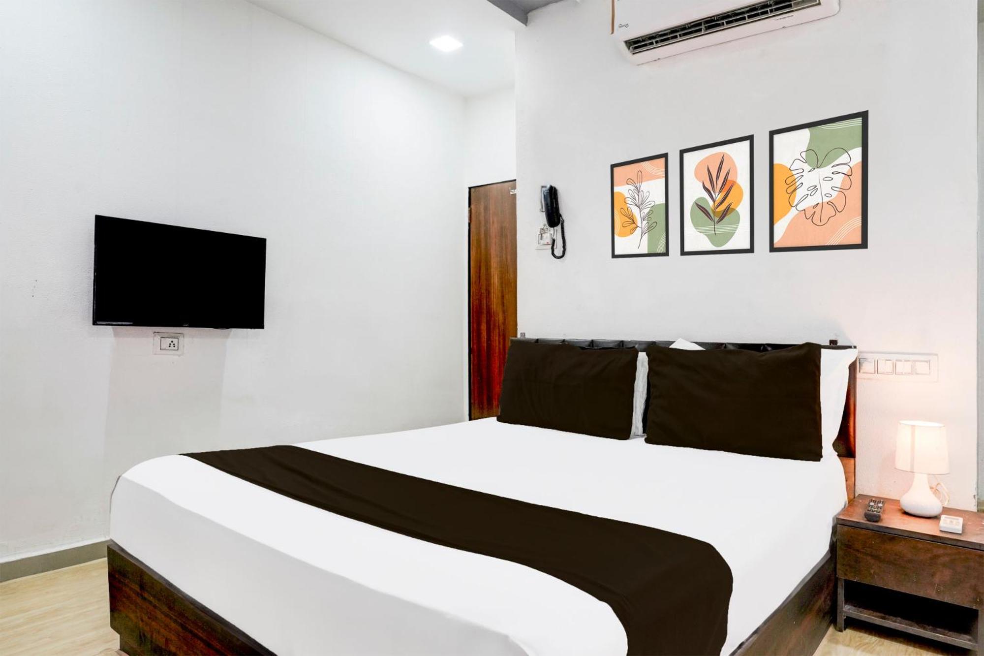 Super Hotel O Vip Road Formerly Hotel Lotus Σουράτ Εξωτερικό φωτογραφία