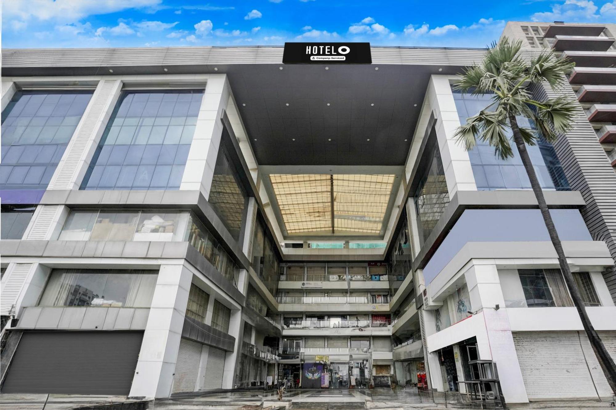 Super Hotel O Vip Road Formerly Hotel Lotus Σουράτ Εξωτερικό φωτογραφία