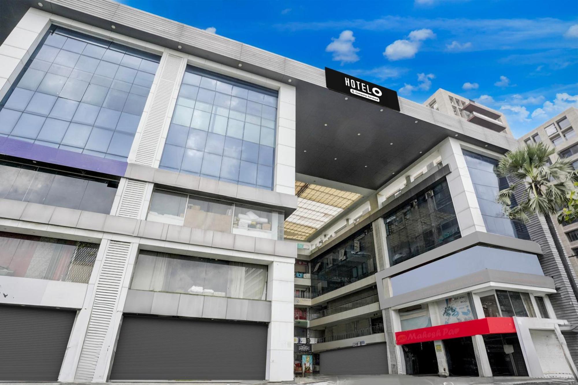 Super Hotel O Vip Road Formerly Hotel Lotus Σουράτ Εξωτερικό φωτογραφία