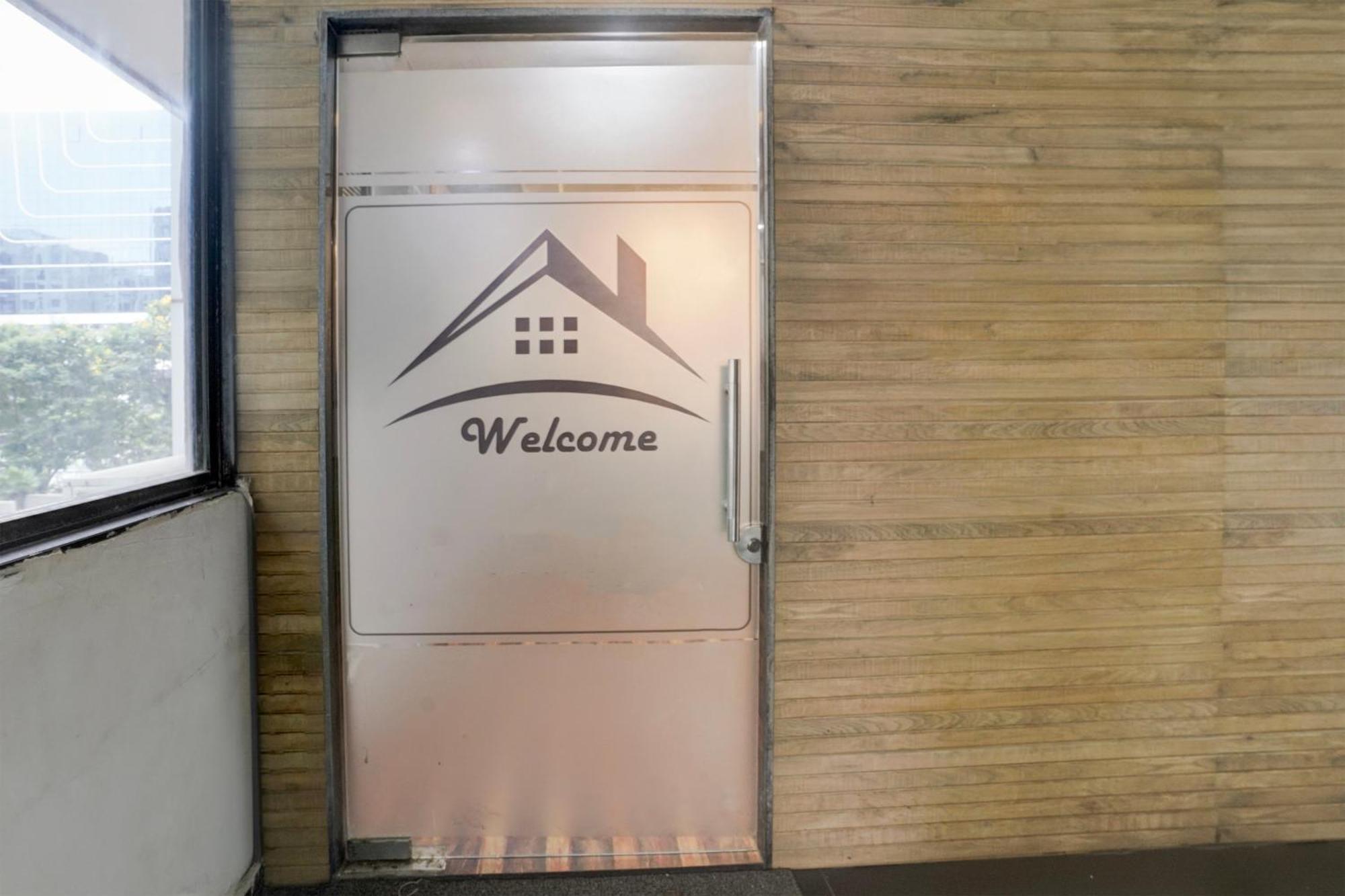 Super Hotel O Vip Road Formerly Hotel Lotus Σουράτ Εξωτερικό φωτογραφία
